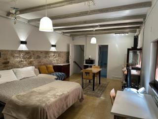 NOTARIA-Apartamento y Estudio en casco antiguo, al lado de playa, Rambla y Monasterio, con acceso a terraza ajardinada - 5