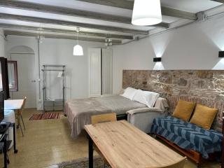 NOTARIA-Apartamento y Estudio en casco antiguo, al lado de playa, Rambla y Monasterio, con acceso a terraza ajardinada - 3