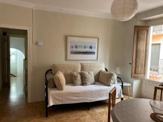 NOTARIA-Apartamento y Estudio en casco antiguo, al lado de playa, Rambla y Monasterio, con acceso a terraza ajardinada - 7