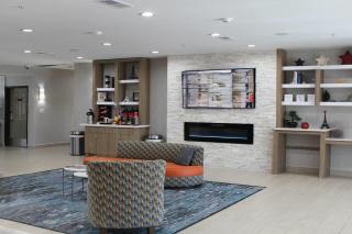 La Quinta Inn and Suites by Wyndham Paris - 5