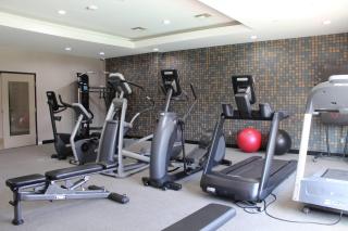 La Quinta Inn and Suites by Wyndham Paris - 2