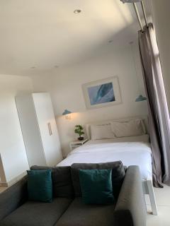 Premium Studio Luxury Apartments at The Embassy Garderns - 9