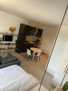 Premium Studio Luxury Apartments at The Embassy Garderns - 6