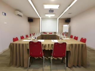 Lovina Inn Hotel Batam - 6