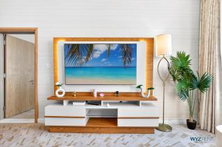 Breathtaking 1BR in Palm Tower, with Sea View - 4