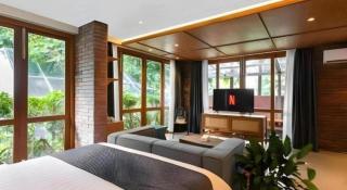 The House Tour Middletown - 3