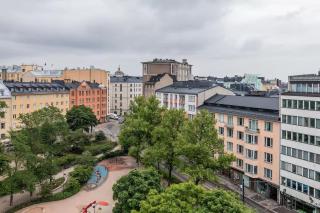 Modern 2BR Apartment with Garage & Sauna - 6