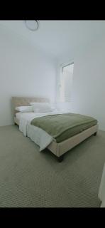 Brand New Home Henley Brook - 5