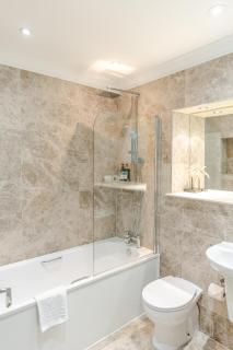 Royal Mile Apartments by Joivy - 8