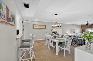 Coastal Lakehouse Condo on Siesta Key Public Beach - 2