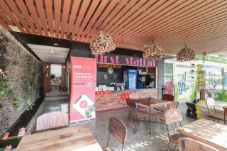 OYO 768 First Station Hotel - 3