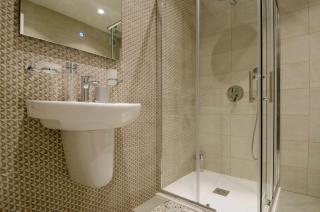 Elegant 12th Floor Studio with Balcony and City Views - 8