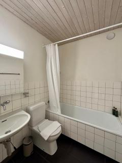 Simple & Comfy Apartment on Gartenstrasse - 2