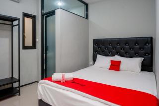 RedDoorz Plus @ Kalpataru - 0