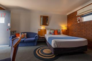 Country Pathfinder Motor Inn - 5