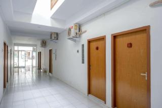 RedDoorz near GOR UNY - 8