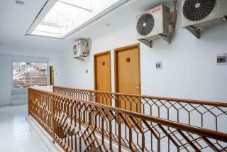 RedDoorz near GOR UNY - 2