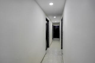 FabHotel AMR Grand - 9