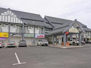 OYO 89922 The Sarina Hotel & Cafe - 4