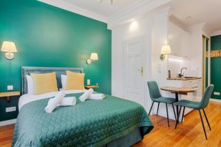 Green & Gold Studio near Vistula by Tyzenhauz - 9