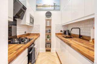 Warm upgraded top-floor flat in Finnieston - 7
