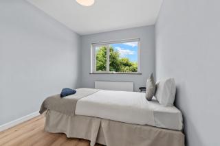 Enfield 5 bedroom - sleeps 6 - 5
