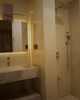 View Lounge Hotel - 1