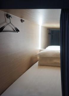 L YOUNG Capsule Hotel Myeongdong - 3