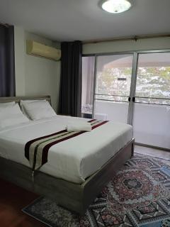 Beachfront Hotel Cha Am - 0