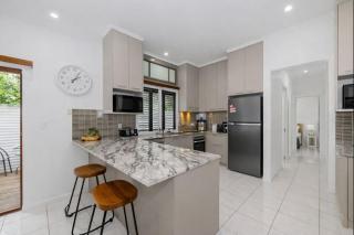 Pet Friendly HideAway in Hermit Park Townsville - 5