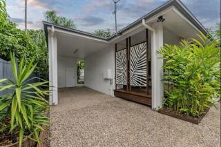 Pet Friendly HideAway in Hermit Park Townsville - 2