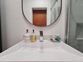 St Albans Stylish Suite with kitchenette - 9