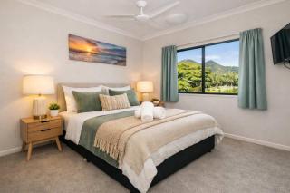 Modern West End Apartment in Townsville with Pool & Parking - 4