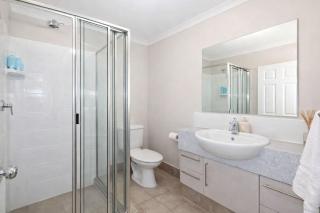 Modern West End Apartment in Townsville with Pool & Parking - 1