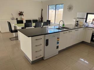 Cloverdale Family Accommodation - 7