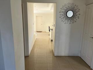 Cloverdale Family Accommodation - 4