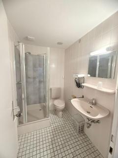 Kenny & Henry Apartments - 9