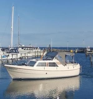 Sleeping on the GilgaBoat! - 8