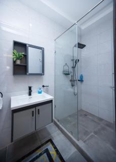 5 Bedroom in East Legon Trassaco - 6