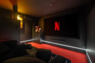 Oraya Suite - Private Movie Theater & Spa - - 0