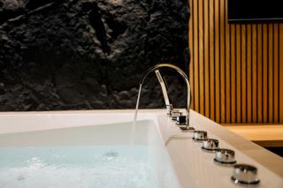 Oraya Suite - Private Movie Theater & Spa - - 2