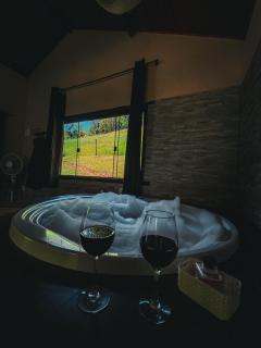 Chalés com Hidromassagem e Lareira em Visconde de Mauá, Prox Pedra Selada, Pousada Leal Chalés - 4