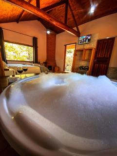 Chalés com Hidromassagem e Lareira em Visconde de Mauá, Prox Pedra Selada, Pousada Leal Chalés - 3