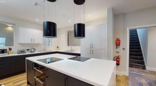 Modern En-suite Room - 4
