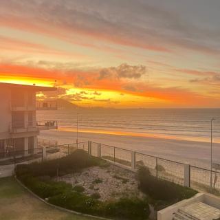 Lagoon Beach Apartment's front row - 0