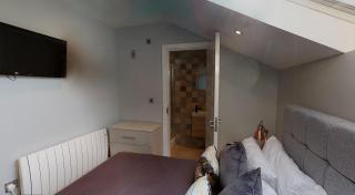 Cosy En-Suite Room - 8