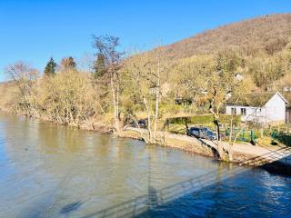 Riverside Cabin Surrounded by Nature for Two - 8