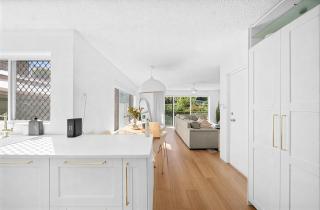 Beachside Elegant & Modern Apartment - 4