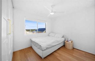 Beachside Elegant & Modern Apartment - 3