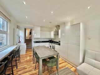 The tube station is just a 10-minute walk away - 6